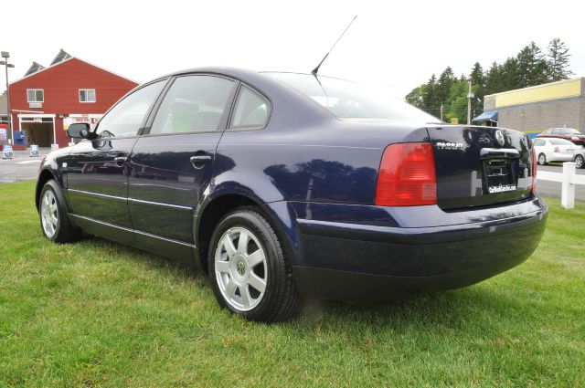 2001 Volkswagen Passat FWD 4dr Sport