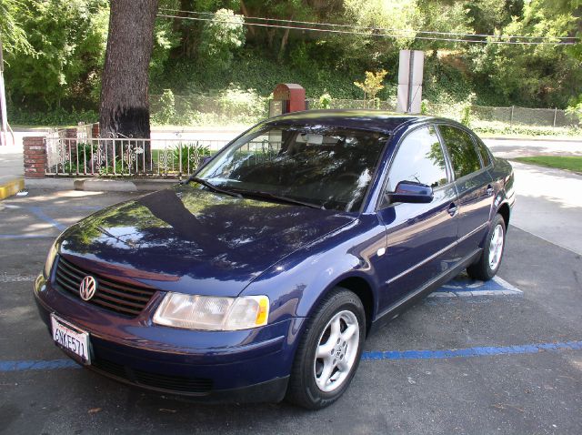 2001 Volkswagen Passat FWD 4dr Sport