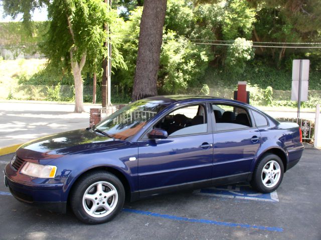 2001 Volkswagen Passat FWD 4dr Sport