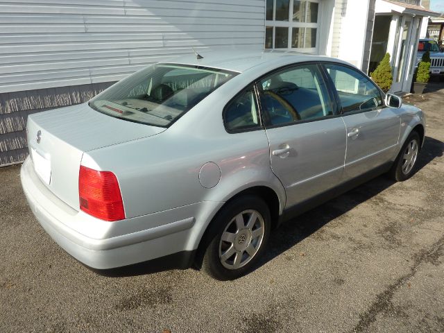 2001 Volkswagen Passat FWD 4dr Sport