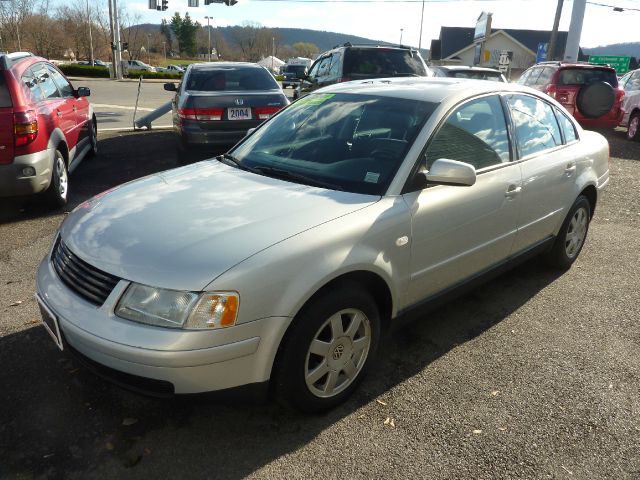 2001 Volkswagen Passat FWD 4dr Sport