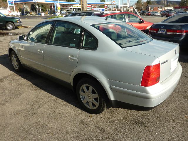 2001 Volkswagen Passat FWD 4dr Sport