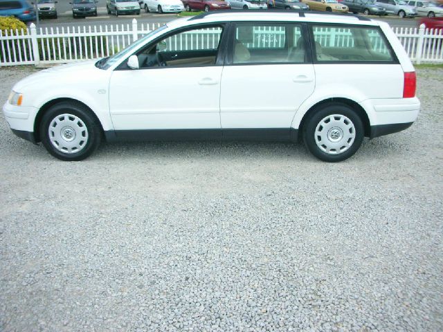 2001 Volkswagen Passat FWD 4dr Sport