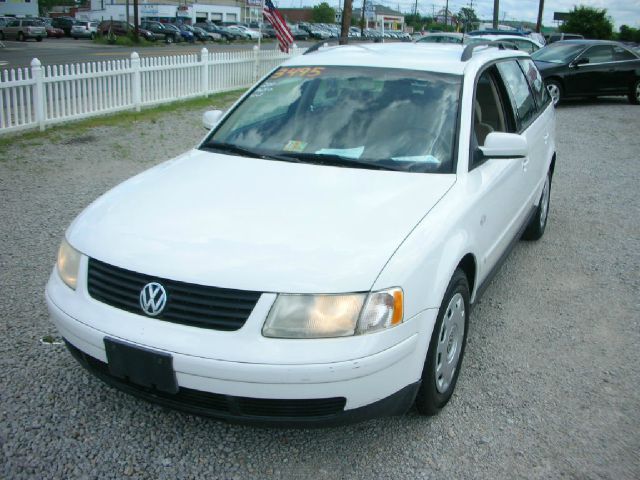 2001 Volkswagen Passat FWD 4dr Sport