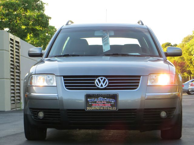 2002 Volkswagen Passat FWD 4dr Sport