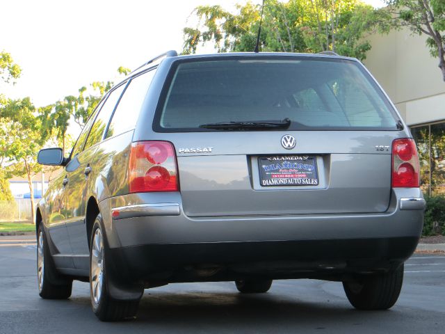 2002 Volkswagen Passat FWD 4dr Sport