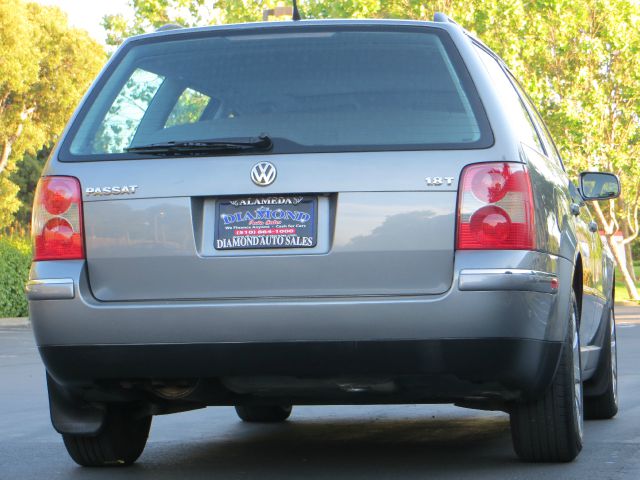 2002 Volkswagen Passat FWD 4dr Sport