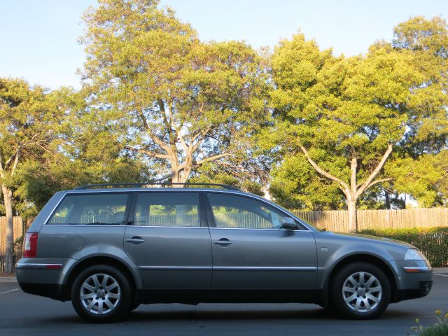 2002 Volkswagen Passat FWD 4dr Sport