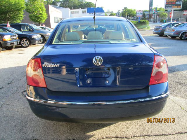 2002 Volkswagen Passat FWD 4dr Sport