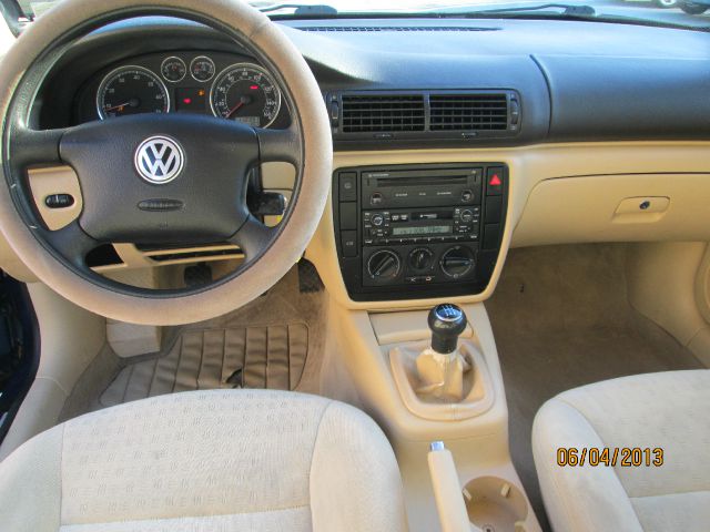 2002 Volkswagen Passat FWD 4dr Sport