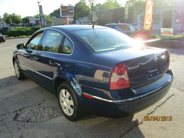 2002 Volkswagen Passat FWD 4dr Sport