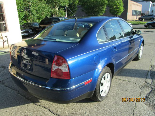 2002 Volkswagen Passat FWD 4dr Sport