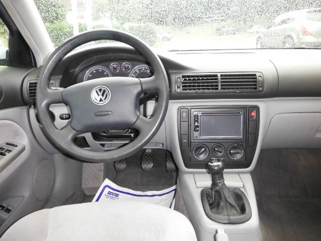 2002 Volkswagen Passat SLE EXT CAB 4D