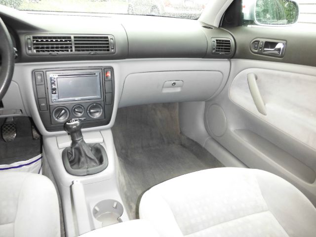 2002 Volkswagen Passat SLE EXT CAB 4D