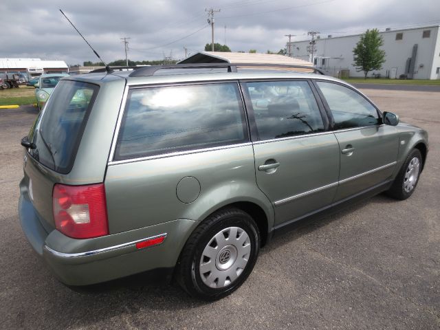 2002 Volkswagen Passat FWD 4dr Sport