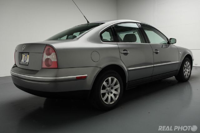 2002 Volkswagen Passat FWD 4dr Sport