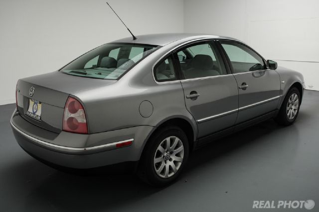 2002 Volkswagen Passat FWD 4dr Sport