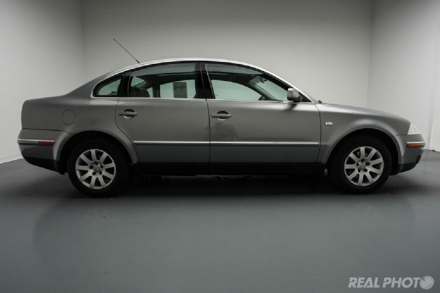 2002 Volkswagen Passat FWD 4dr Sport