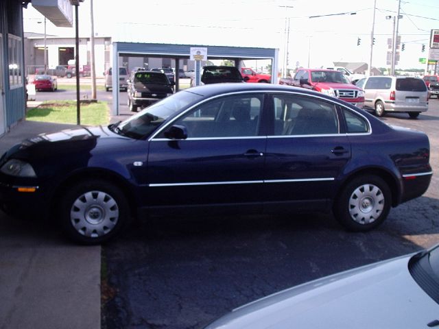 2002 Volkswagen Passat FWD 4dr Sport