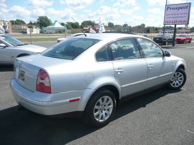 2002 Volkswagen Passat FWD 4dr Sport