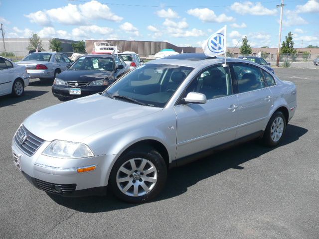 2002 Volkswagen Passat FWD 4dr Sport