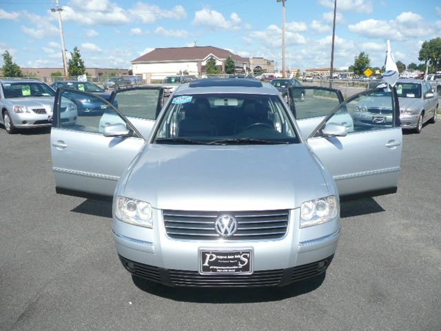 2002 Volkswagen Passat FWD 4dr Sport