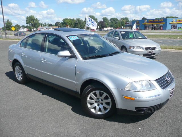 2002 Volkswagen Passat FWD 4dr Sport