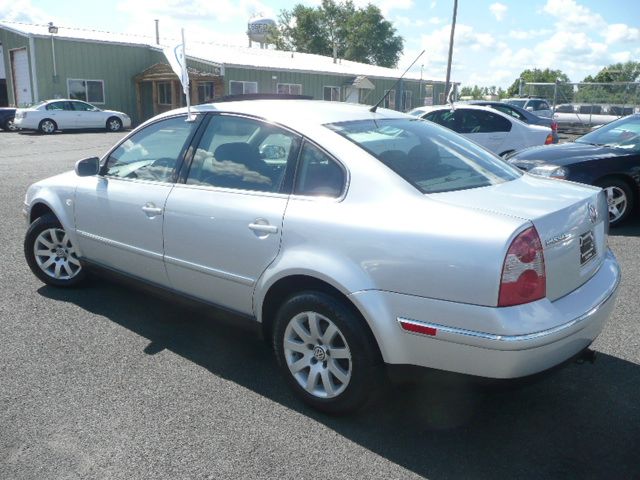 2002 Volkswagen Passat FWD 4dr Sport