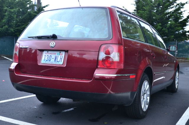 2002 Volkswagen Passat FWD 4dr Sport