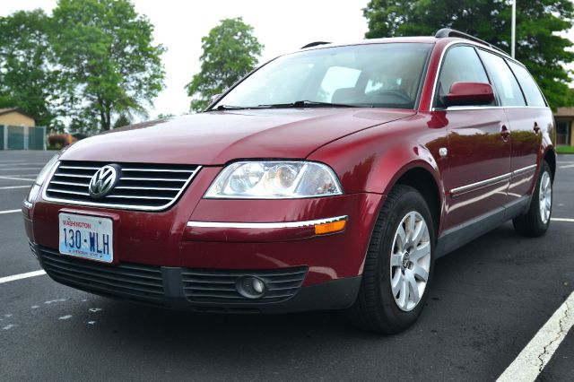 2002 Volkswagen Passat FWD 4dr Sport