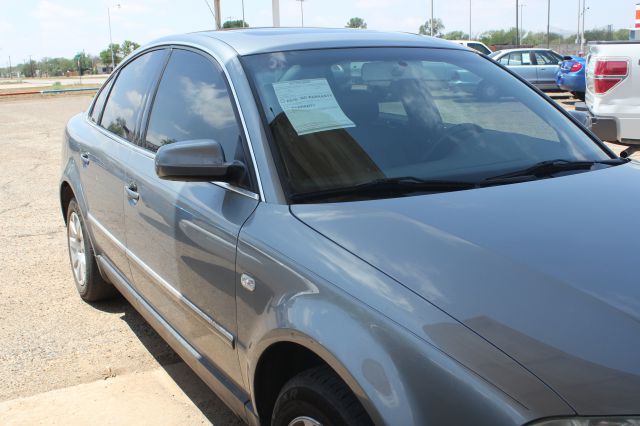 2002 Volkswagen Passat FWD 4dr Sport