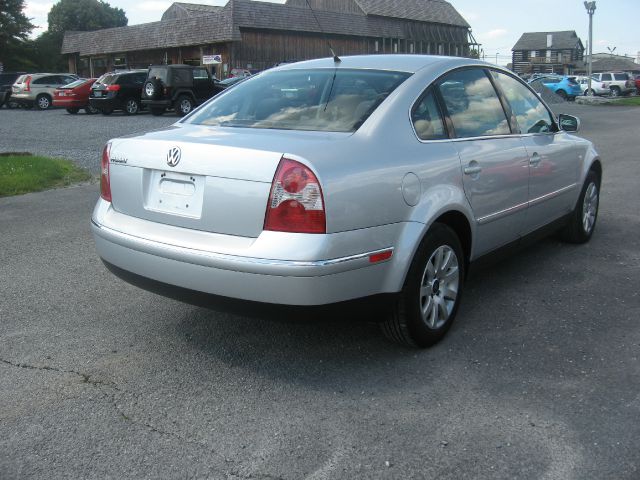 2002 Volkswagen Passat FWD 4dr Sport