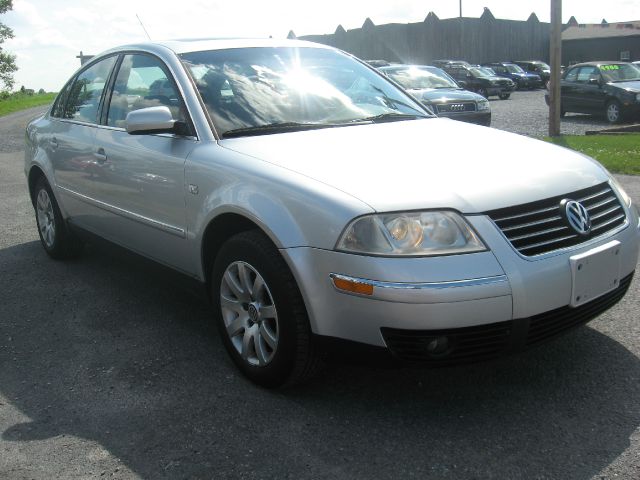 2002 Volkswagen Passat FWD 4dr Sport