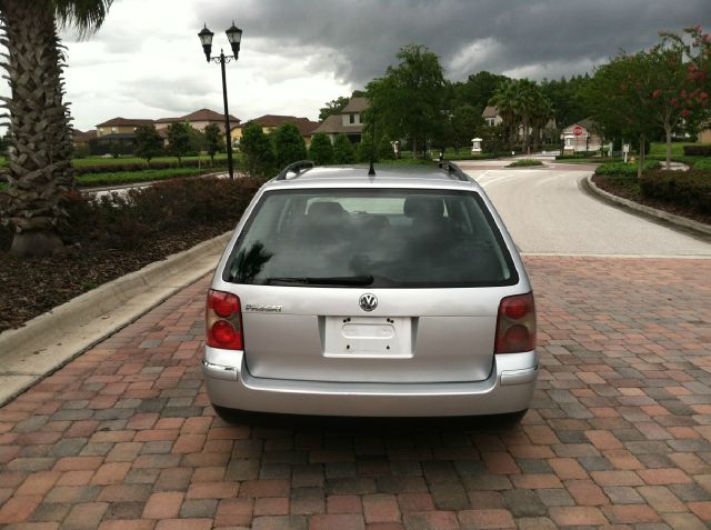 2002 Volkswagen Passat FWD 4dr Sport