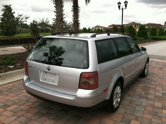 2002 Volkswagen Passat FWD 4dr Sport