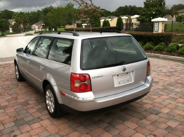 2002 Volkswagen Passat FWD 4dr Sport