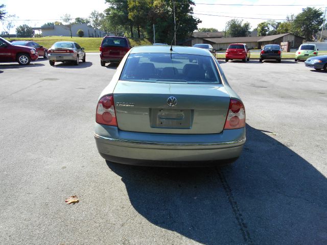 2002 Volkswagen Passat FWD 4dr Sport