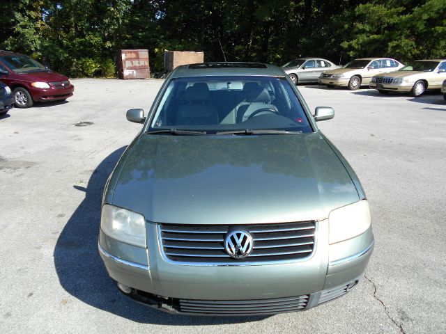 2002 Volkswagen Passat FWD 4dr Sport