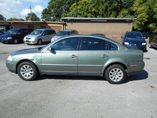 2002 Volkswagen Passat FWD 4dr Sport