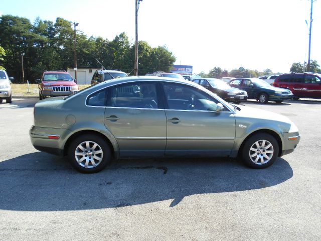 2002 Volkswagen Passat FWD 4dr Sport