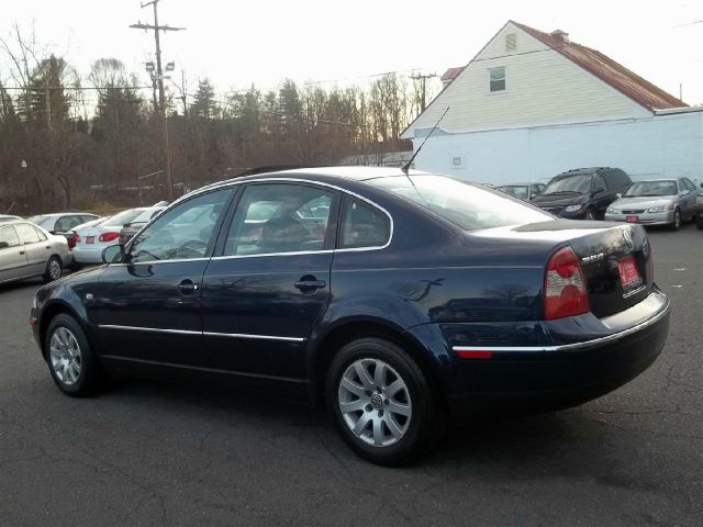 2002 Volkswagen Passat FWD 4dr Sport