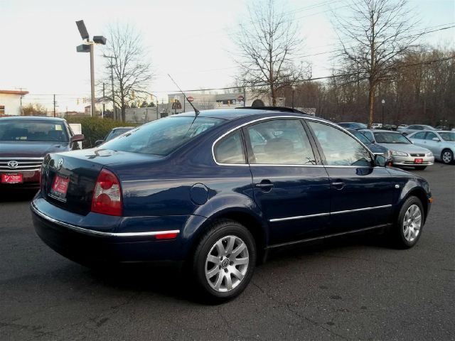 2002 Volkswagen Passat FWD 4dr Sport