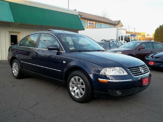 2002 Volkswagen Passat FWD 4dr Sport