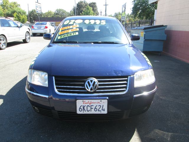 2002 Volkswagen Passat FWD 4dr Sport