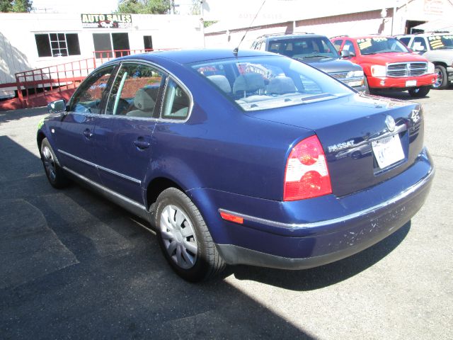 2002 Volkswagen Passat FWD 4dr Sport