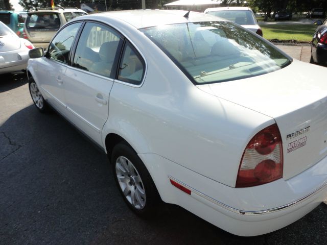 2002 Volkswagen Passat FWD 4dr Sport