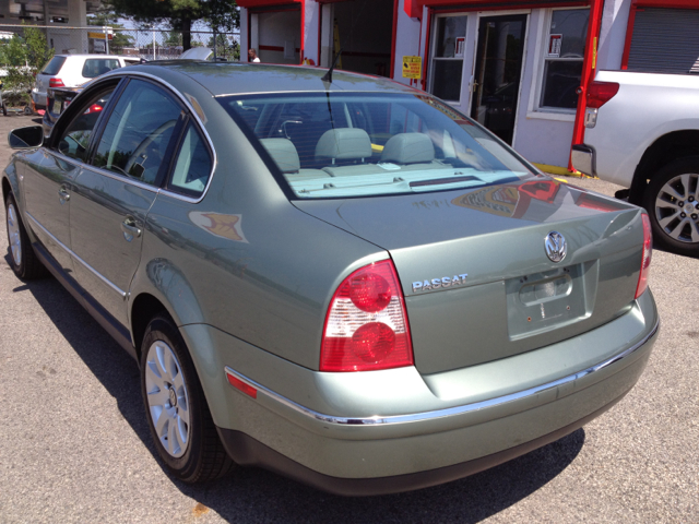 2002 Volkswagen Passat FWD 4dr Sport