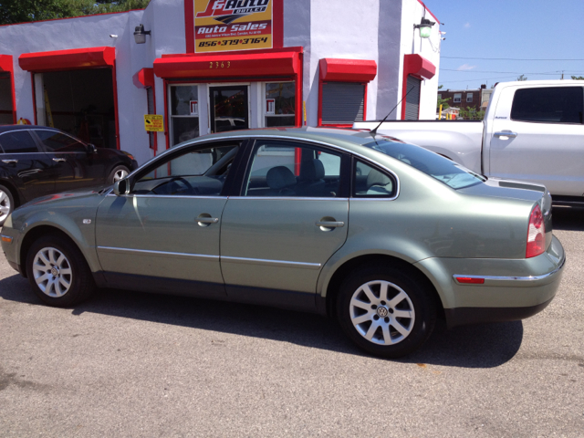 2002 Volkswagen Passat FWD 4dr Sport