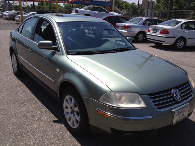 2002 Volkswagen Passat FWD 4dr Sport