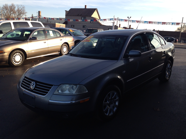 2002 Volkswagen Passat FWD 4dr Sport